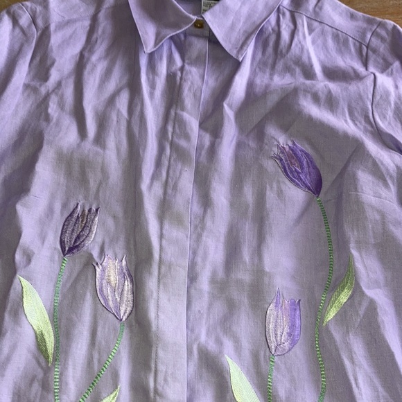 🛍️🛍️ 3 for $5. NWT Beautiful embroidered top - Picture 2 of 9